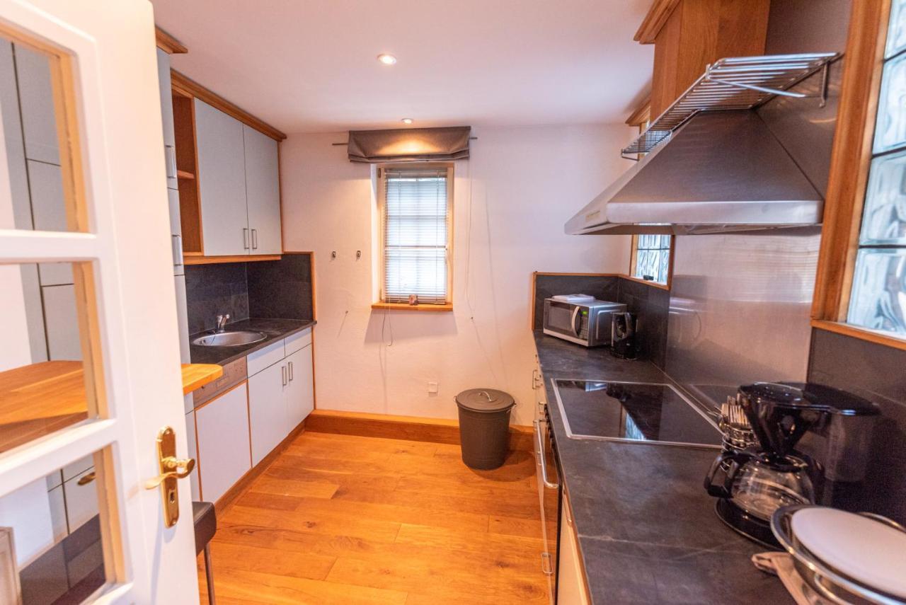 Designer Unterkunft In 15. Jahrhundert Altbau 75 M² Fuer Max. 4 Personen Appartement Eltville am Rhein Buitenkant foto