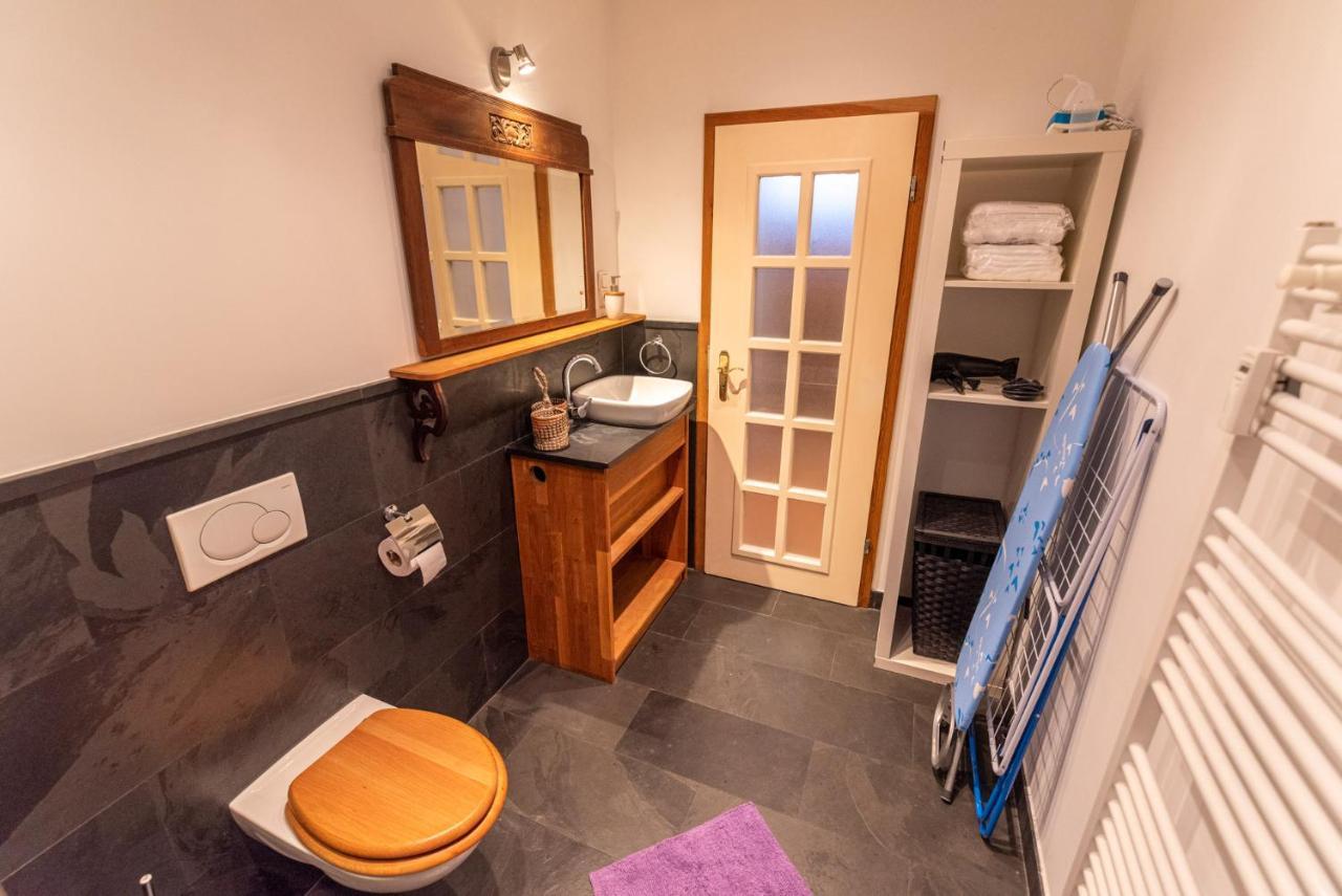 Designer Unterkunft In 15. Jahrhundert Altbau 75 M² Fuer Max. 4 Personen Appartement Eltville am Rhein Buitenkant foto