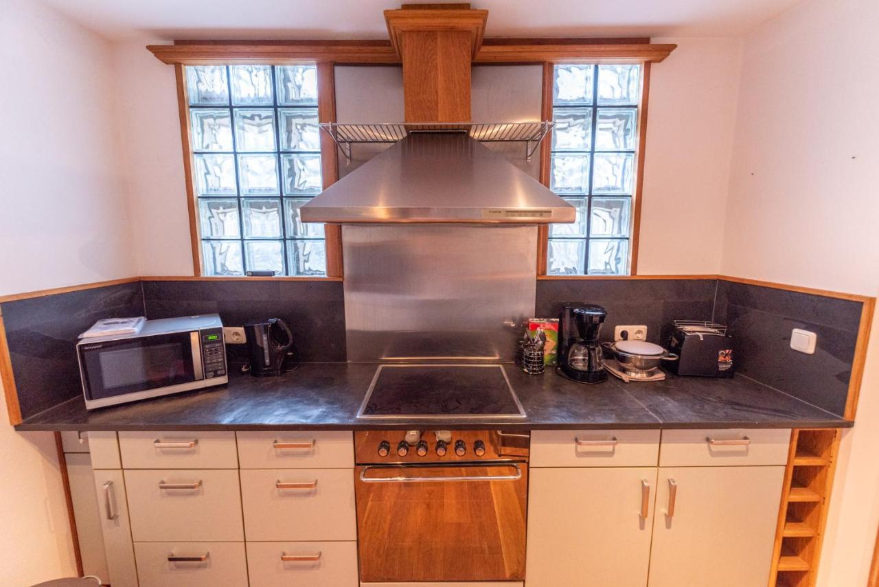 Designer Unterkunft In 15. Jahrhundert Altbau 75 M² Fuer Max. 4 Personen Appartement Eltville am Rhein Buitenkant foto